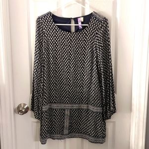 Alya Navy Blue & Creme Tunic Top. Size Small.